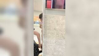 Em gái bú cặc rồi chổng mông lên cho anh người yêu địt