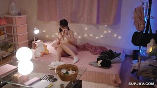 (p1) nữ sinh khoe vú trên tàu điện cho trai coi và cái kết
