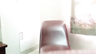 Em học sinh nhỏ tuổi trốn học đi khách sạn với bạn