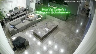 Hack Camera Xem Tivi Nứng Quá 2 Vợ Chồng Đè Nhau Ra Địt