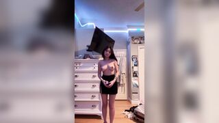 mua điện thoại cũ được tặng clip thủ dâm của bé nào đó - phần 2