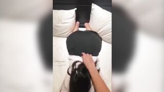 Em nhân viên được ở lại tăng ca cùng sếp lớn
