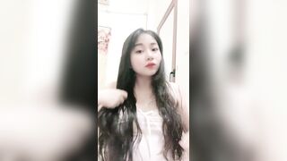 Rau dăm Sắp Sanh Con Mà Còn Vác Hàu Ra Móc Cho Dễ Sanh