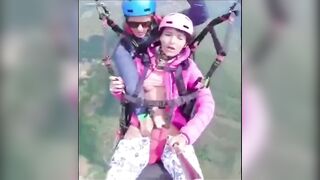 Móc lồn trên không