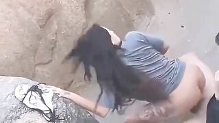 Lén lút vờn nhau nơi phong thủy