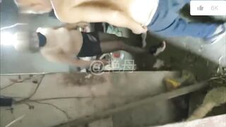 Ông già nông thôn này sướng thật chịch được em gái siêu ngon Phần 2