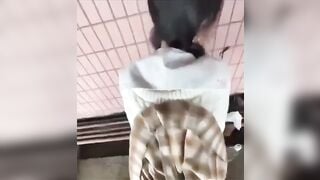 Đụ em gái còn nhỏ quá ở hành lang lồn khích