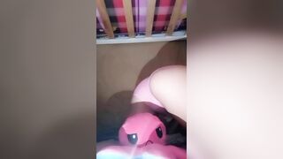 Đêm đến lại lôi con gấu Bông Ra Cạ Lol Ướt Sịp