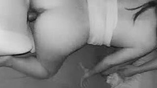 Bạn thân Đang thủ dâm mà bị phát hiện thì đưa cu cho bú luôn