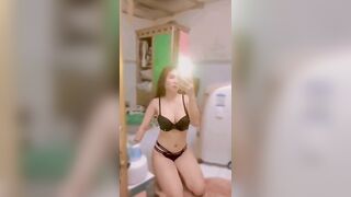Vũ thùy trinh 207, E gái xinh bị lừa vì 2 cốc trà sữa Chát sex Móc lồn thủ dâm gửi tr
