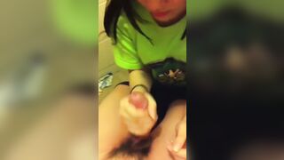 Học sinh thơ ngây bú cu bạn trong nhà vệ sinh