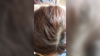 Vô phòng thấy cô bạn thân thủ dâm bằng bàn chảy đánh răng P2
