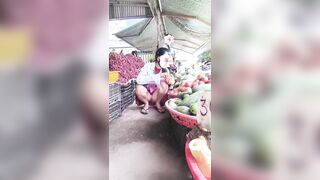 Đã Mắt Với Em Gái Không Mặc Quần Lót Khi Đi Chợ
