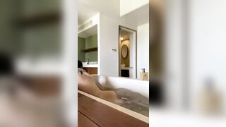 hot girl địt nhau với đại gia ở bồn tắm