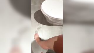 ĐỊT VỘI EM VỢ TRONG NHÀ TẮM , CÒN VỀ TRÔNG CON