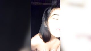 EM GÁI SHOW HÀNG KHI BA MẸ VẮNG NHÀ