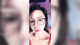Gái xinh vú to khoe hàng trên live dâm đãng 2