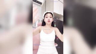 Tiktoker ThảoBaby YYLive lồn hồng múp rụp livestream thủ dâm cực ngon