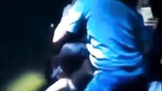 Gái bú mút cu nam rapper trên sân khấu
