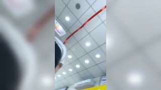 quay lén dưới váy mấy em nhân viên trong thế giới di động
