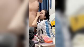 đang cổ vũ bóng đá em sinh viên đòi cởi quần lầm một nháy