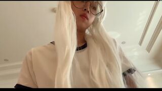 Em cosplay vừa non vừa xinh mà anh cu bé quá địt mà em mặt không biến sắt