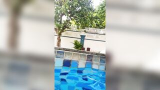 thanh niên số hưởng dẫn hai bé sgbb dâm đãng đi du lịch