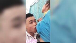HS ĐỊT NHAU TRONG TRƯỜNG