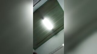 Chồng đi làm xa bà chị nứng lồn vào nhà vệ sinh móc lồn thủ dâm