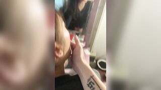 đỉ bé sinh viên loli trước gương trước lúc em đi chơi