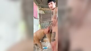 Anh trai xăm trổ chịch chó quá phê.
