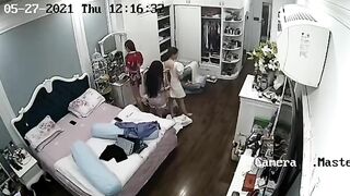 Nhà có 3 nàng tiên nhìn các em thay đồ là thấy sướng