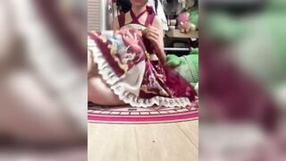 Gái dâm hàng non móc lồn dâm đãng kích thích trên live