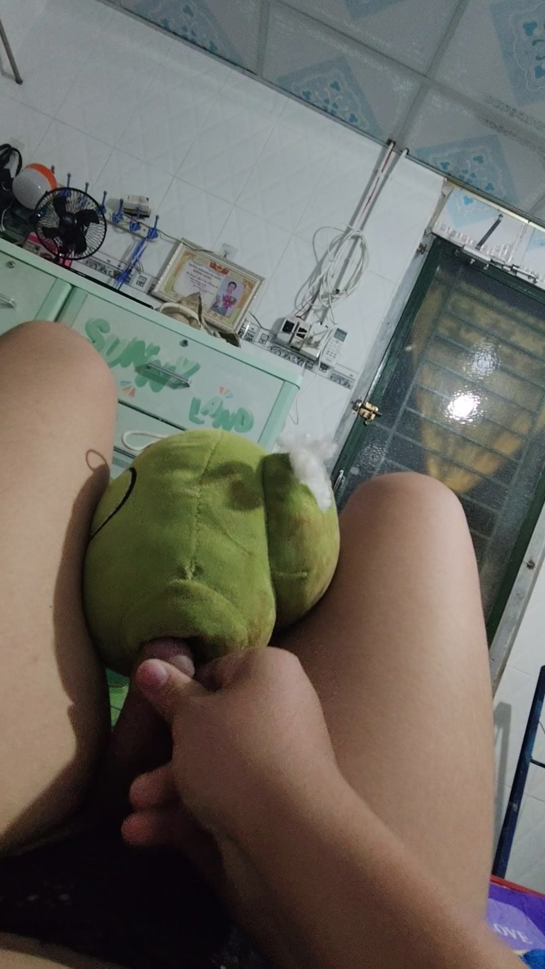 Em trai femboy ban đêm nứng bật đèn thủ dâm (phần 2)