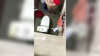 quay lén bị phát hiện bà chị họ đi tắm