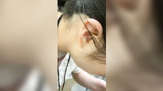 Quay lén núm em kính cận