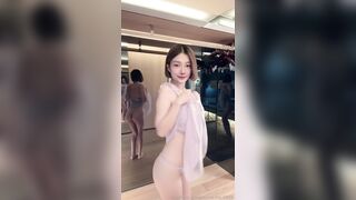 nhảy tiktok mà em mặc đồ ngủ để nhảy thế này tốn zai lắm