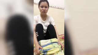 Họp lớp xong bị bạn địt quay video gửi chồng