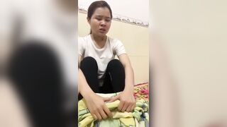 Họp lớp xong bị bạn địt quay video gửi chồng