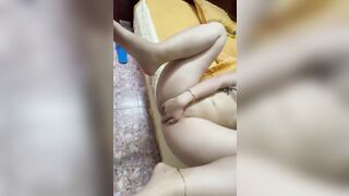 Giúp bạn thân cầm máy quay cảnh em nó thủ dâm gửi cho ghệ, nhìn nứng vc