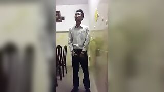 Thua kèo nên sục trước học sinh