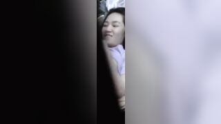 Quay lén em sinh viên kế trọ vừa xem sex vừa xoa lồn thủ dâm