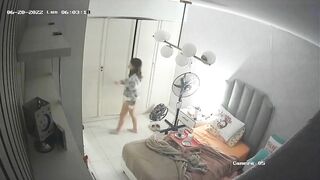 Hack cam cô gái bé nhỏ 16 tuổi nếu ở trong phòng thì không bao giờ mặt quần
