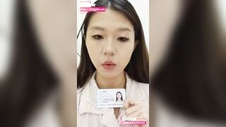 ZengJingwen ở Quảng Đông,vì đã tiêu tiền một cách bừa bãi đã vay tiền khỏa thân