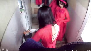Quay lén mấy bé nữ sinh lớp 10 thay đồ diễn văn nghệ