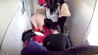Quay lén mấy bé nữ sinh lớp 10 thay đồ diễn văn nghệ
