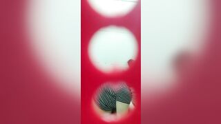 Quay lén chị dâu đi đái xém bị phát hiện