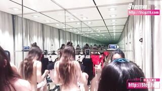 Đoạn video rò rỉ đc cho là các dancer thân hình nóng bỏng bị quay lén khi thay đồ