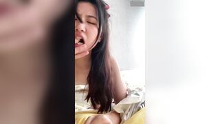 Nứng cặc quá đưa nhỏ e họ xinh đẹp trốn mẹ vào ks đụ nhau làm e đau rên nhăn mặt