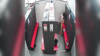 quay lén  phòng thay đồ nữ tập thể